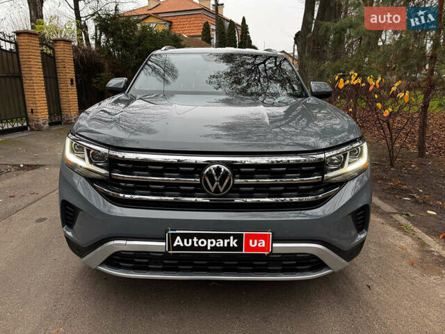 Серый Фольксваген Atlas, объемом двигателя 2 л и пробегом 23 тыс. км за 35590 $, фото 1 на Automoto.ua