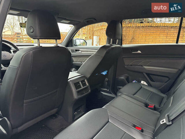 Серый Фольксваген Atlas, объемом двигателя 2 л и пробегом 23 тыс. км за 35590 $, фото 28 на Automoto.ua