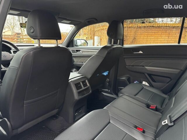 Серый Фольксваген Atlas, объемом двигателя 2 л и пробегом 23 тыс. км за 35590 $, фото 28 на Automoto.ua