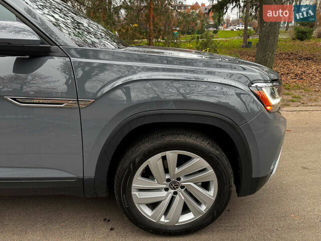 Серый Фольксваген Atlas, объемом двигателя 2 л и пробегом 23 тыс. км за 35590 $, фото 4 на Automoto.ua