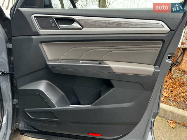 Серый Фольксваген Atlas, объемом двигателя 2 л и пробегом 23 тыс. км за 35590 $, фото 32 на Automoto.ua