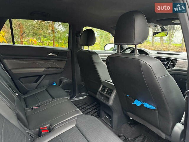 Серый Фольксваген Atlas, объемом двигателя 2 л и пробегом 23 тыс. км за 35590 $, фото 31 на Automoto.ua