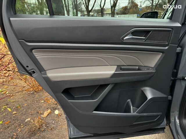 Серый Фольксваген Atlas, объемом двигателя 2 л и пробегом 23 тыс. км за 35590 $, фото 27 на Automoto.ua