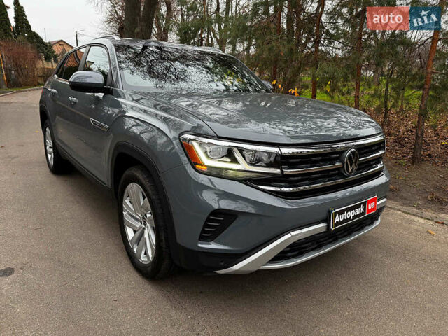 Серый Фольксваген Atlas, объемом двигателя 2 л и пробегом 23 тыс. км за 35590 $, фото 2 на Automoto.ua