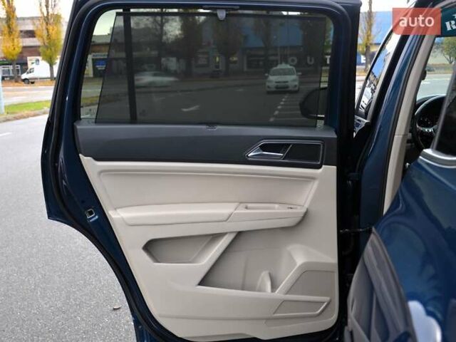 Синий Фольксваген Atlas, объемом двигателя 3.6 л и пробегом 173 тыс. км за 19500 $, фото 26 на Automoto.ua