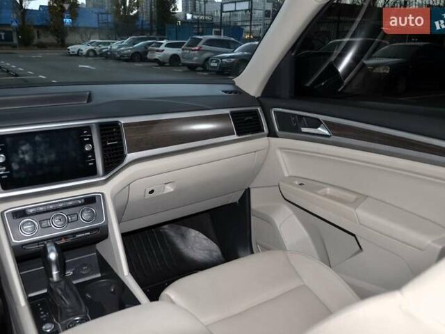 Синий Фольксваген Atlas, объемом двигателя 3.6 л и пробегом 173 тыс. км за 19500 $, фото 40 на Automoto.ua