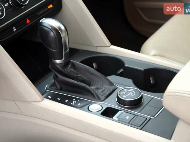 Синий Фольксваген Atlas, объемом двигателя 3.6 л и пробегом 173 тыс. км за 19500 $, фото 24 на Automoto.ua