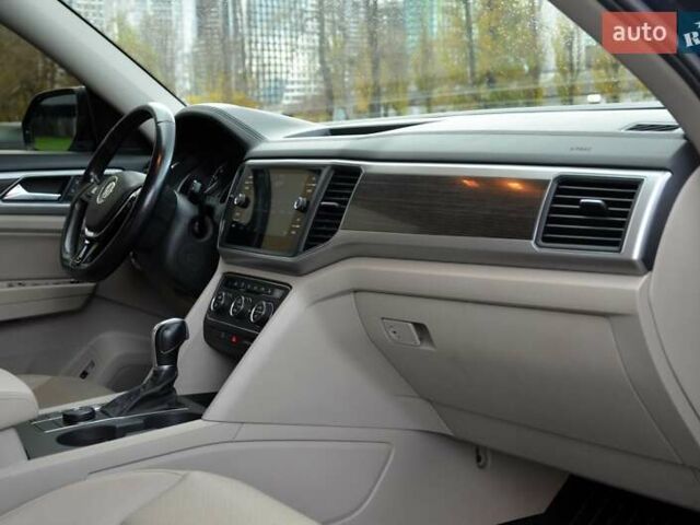 Синий Фольксваген Atlas, объемом двигателя 3.6 л и пробегом 173 тыс. км за 19500 $, фото 36 на Automoto.ua