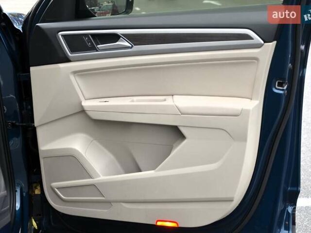 Синий Фольксваген Atlas, объемом двигателя 3.6 л и пробегом 173 тыс. км за 19500 $, фото 33 на Automoto.ua