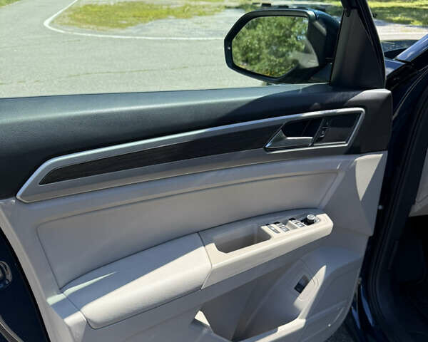 Синий Фольксваген Atlas, объемом двигателя 2 л и пробегом 96 тыс. км за 20900 $, фото 18 на Automoto.ua