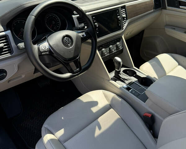 Синий Фольксваген Atlas, объемом двигателя 2 л и пробегом 96 тыс. км за 20900 $, фото 20 на Automoto.ua