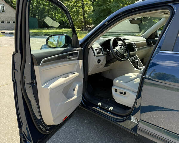 Синий Фольксваген Atlas, объемом двигателя 2 л и пробегом 96 тыс. км за 20900 $, фото 17 на Automoto.ua