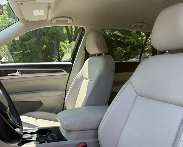 Синий Фольксваген Atlas, объемом двигателя 2 л и пробегом 96 тыс. км за 20900 $, фото 22 на Automoto.ua