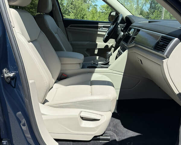 Синий Фольксваген Atlas, объемом двигателя 2 л и пробегом 96 тыс. км за 20900 $, фото 31 на Automoto.ua