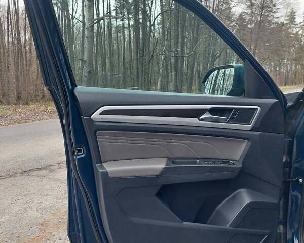 Синий Фольксваген Atlas, объемом двигателя 1.98 л и пробегом 68 тыс. км за 29300 $, фото 3 на Automoto.ua