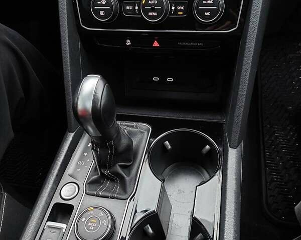 Синий Фольксваген Atlas, объемом двигателя 1.98 л и пробегом 68 тыс. км за 29300 $, фото 10 на Automoto.ua