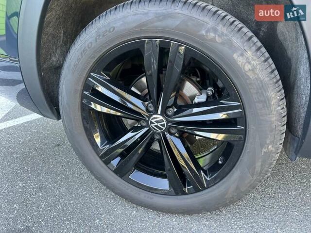 Синий Фольксваген Atlas, объемом двигателя 3.6 л и пробегом 12 тыс. км за 35999 $, фото 18 на Automoto.ua