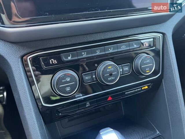 Синий Фольксваген Atlas, объемом двигателя 3.6 л и пробегом 12 тыс. км за 35999 $, фото 33 на Automoto.ua