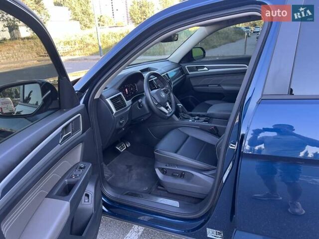 Синий Фольксваген Atlas, объемом двигателя 3.6 л и пробегом 12 тыс. км за 35999 $, фото 24 на Automoto.ua