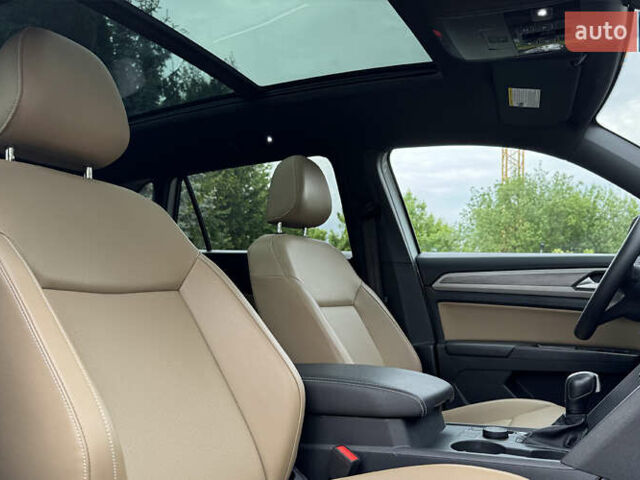 Белый Фольксваген Atlas Cross Sport, объемом двигателя 2 л и пробегом 55 тыс. км за 29350 $, фото 10 на Automoto.ua