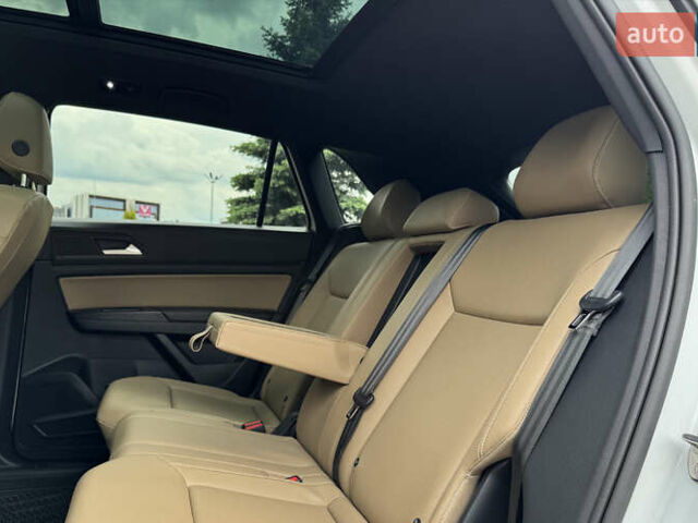 Белый Фольксваген Atlas Cross Sport, объемом двигателя 2 л и пробегом 55 тыс. км за 29350 $, фото 9 на Automoto.ua