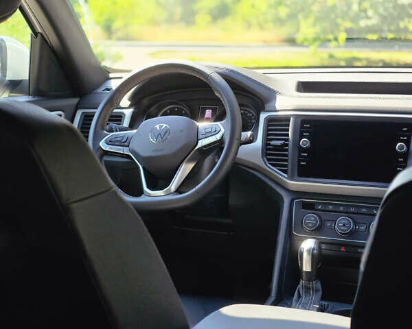 Белый Фольксваген Atlas Cross Sport, объемом двигателя 2 л и пробегом 121 тыс. км за 29450 $, фото 10 на Automoto.ua