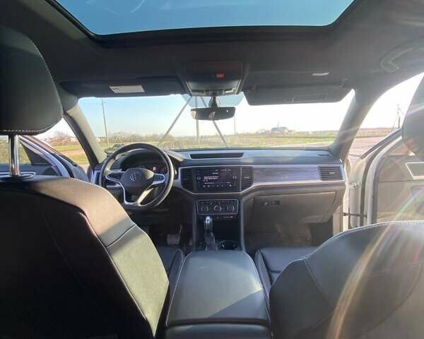 Білий Фольксваген Atlas Cross Sport, об'ємом двигуна 3.6 л та пробігом 67 тис. км за 25500 $, фото 1 на Automoto.ua