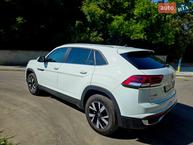 Белый Фольксваген Atlas Cross Sport, объемом двигателя 2 л и пробегом 121 тыс. км за 29450 $, фото 4 на Automoto.ua