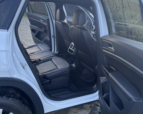 Білий Фольксваген Atlas Cross Sport, об'ємом двигуна 1.98 л та пробігом 52 тис. км за 26500 $, фото 10 на Automoto.ua