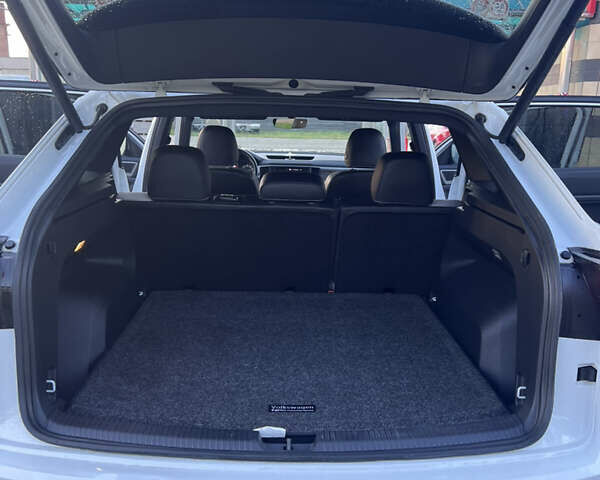 Білий Фольксваген Atlas Cross Sport, об'ємом двигуна 1.98 л та пробігом 52 тис. км за 26500 $, фото 12 на Automoto.ua