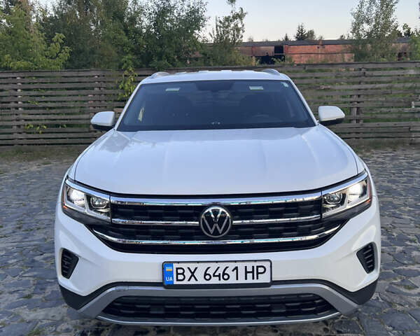 Білий Фольксваген Atlas Cross Sport, об'ємом двигуна 1.98 л та пробігом 52 тис. км за 26500 $, фото 2 на Automoto.ua