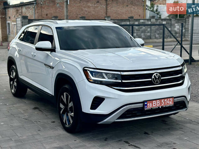 Белый Фольксваген Atlas Cross Sport, объемом двигателя 2 л и пробегом 73 тыс. км за 23500 $, фото 3 на Automoto.ua