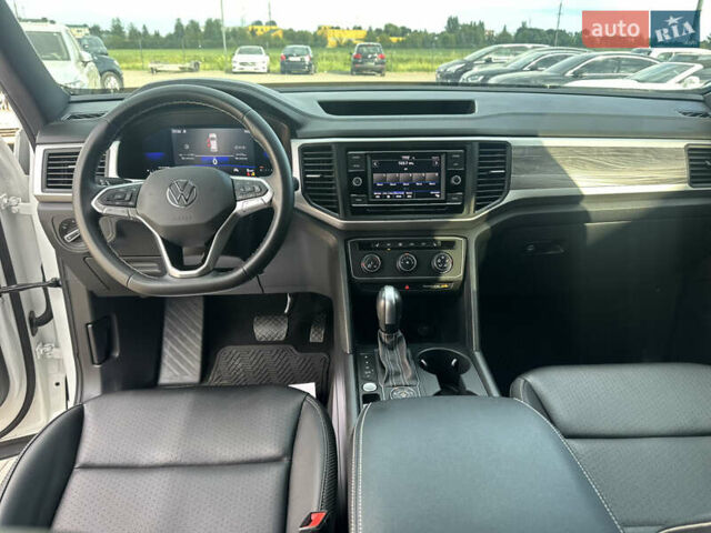 Белый Фольксваген Atlas Cross Sport, объемом двигателя 2 л и пробегом 73 тыс. км за 23500 $, фото 12 на Automoto.ua