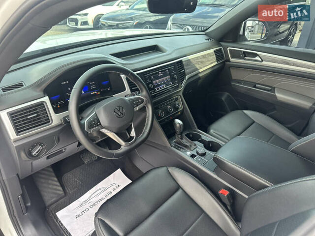 Белый Фольксваген Atlas Cross Sport, объемом двигателя 2 л и пробегом 73 тыс. км за 23500 $, фото 11 на Automoto.ua