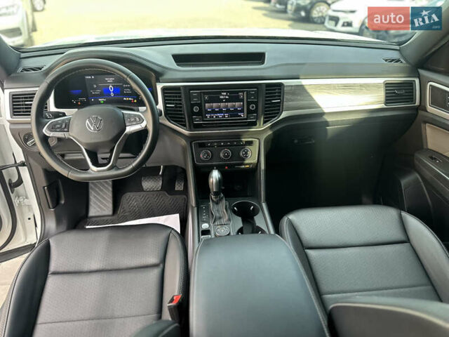 Белый Фольксваген Atlas Cross Sport, объемом двигателя 2 л и пробегом 73 тыс. км за 23500 $, фото 8 на Automoto.ua