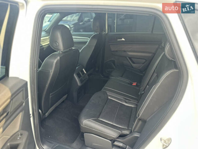 Белый Фольксваген Atlas Cross Sport, объемом двигателя 2 л и пробегом 73 тыс. км за 23500 $, фото 13 на Automoto.ua