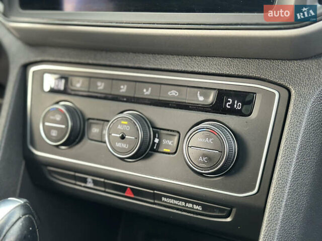 Черный Фольксваген Atlas Cross Sport, объемом двигателя 2 л и пробегом 121 тыс. км за 25950 $, фото 20 на Automoto.ua