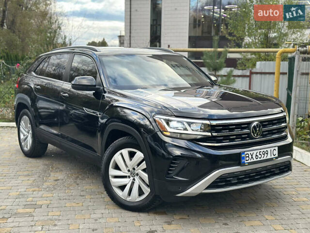 Черный Фольксваген Atlas Cross Sport, объемом двигателя 2 л и пробегом 121 тыс. км за 25950 $, фото 3 на Automoto.ua