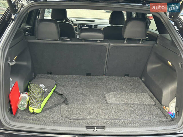 Черный Фольксваген Atlas Cross Sport, объемом двигателя 2 л и пробегом 121 тыс. км за 25950 $, фото 38 на Automoto.ua