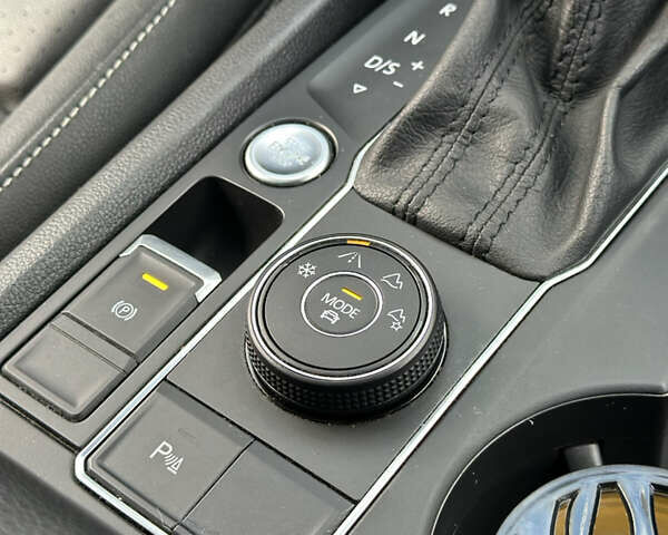 Черный Фольксваген Atlas Cross Sport, объемом двигателя 2 л и пробегом 121 тыс. км за 25950 $, фото 18 на Automoto.ua