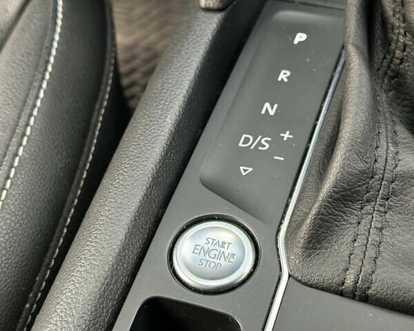 Черный Фольксваген Atlas Cross Sport, объемом двигателя 2 л и пробегом 121 тыс. км за 25950 $, фото 25 на Automoto.ua