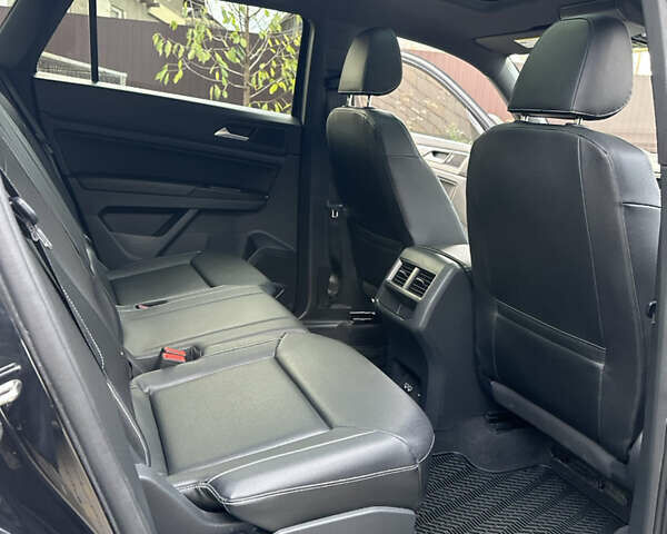 Черный Фольксваген Atlas Cross Sport, объемом двигателя 2 л и пробегом 121 тыс. км за 25950 $, фото 32 на Automoto.ua