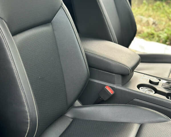 Черный Фольксваген Atlas Cross Sport, объемом двигателя 2 л и пробегом 121 тыс. км за 25950 $, фото 16 на Automoto.ua