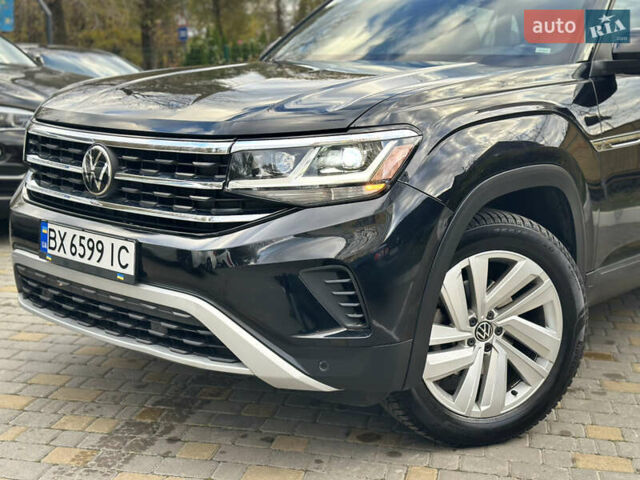 Черный Фольксваген Atlas Cross Sport, объемом двигателя 2 л и пробегом 121 тыс. км за 25950 $, фото 1 на Automoto.ua