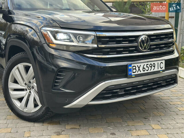 Черный Фольксваген Atlas Cross Sport, объемом двигателя 2 л и пробегом 121 тыс. км за 25950 $, фото 4 на Automoto.ua