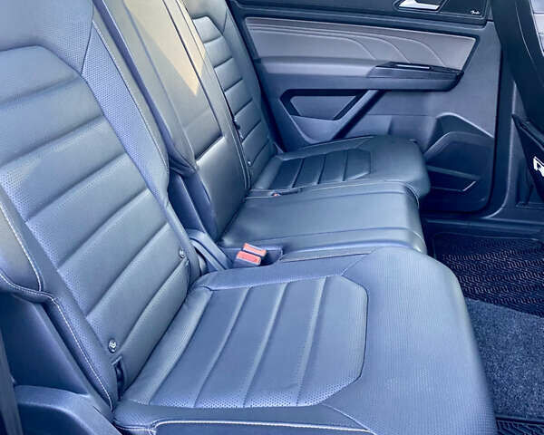 Черный Фольксваген Atlas Cross Sport, объемом двигателя 3.6 л и пробегом 45 тыс. км за 41500 $, фото 24 на Automoto.ua