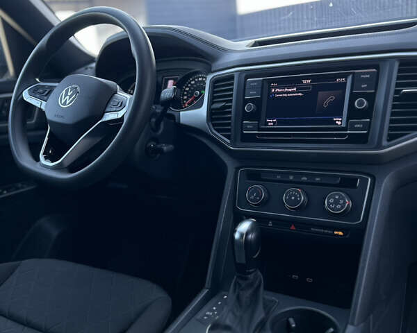 Серый Фольксваген Atlas Cross Sport, объемом двигателя 2 л и пробегом 36 тыс. км за 27900 $, фото 18 на Automoto.ua
