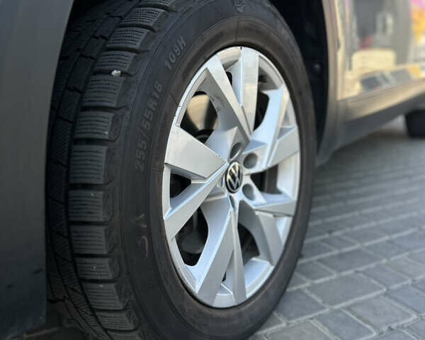 Серый Фольксваген Atlas Cross Sport, объемом двигателя 2 л и пробегом 36 тыс. км за 27900 $, фото 28 на Automoto.ua