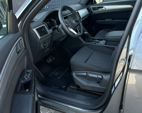 Серый Фольксваген Atlas Cross Sport, объемом двигателя 2 л и пробегом 36 тыс. км за 27900 $, фото 12 на Automoto.ua