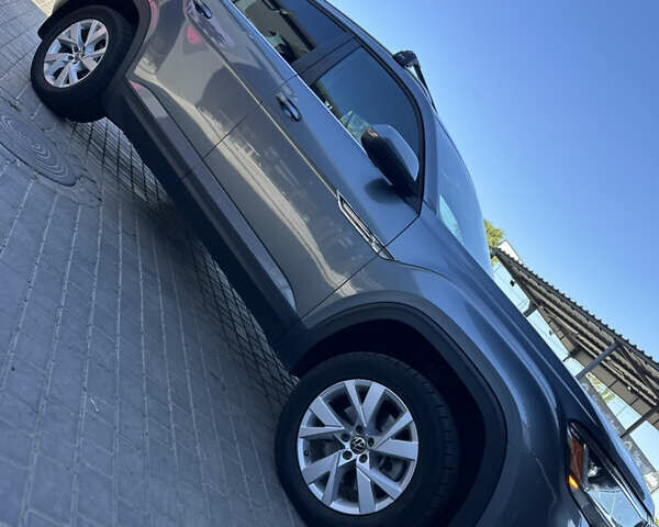Серый Фольксваген Atlas Cross Sport, объемом двигателя 2 л и пробегом 36 тыс. км за 27900 $, фото 5 на Automoto.ua